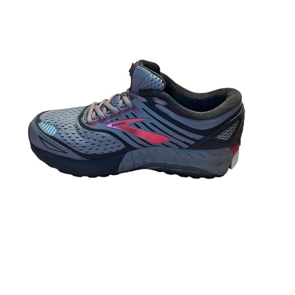 Brooks • Ariel 18 Mesh Running Shoe - Picture 4 of 10